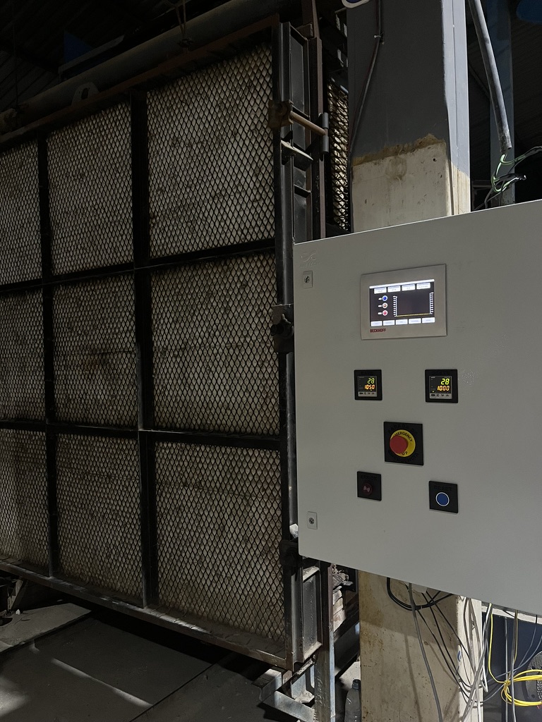 Latest version of the Beckhoff kiln control panel